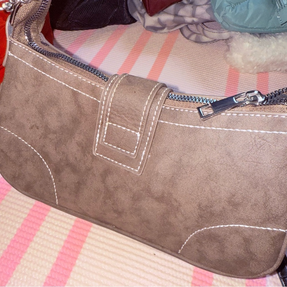 PrettyLittleThing Gray Shoulder Bag with Chain and Cross Accents - Picture 7 of 15